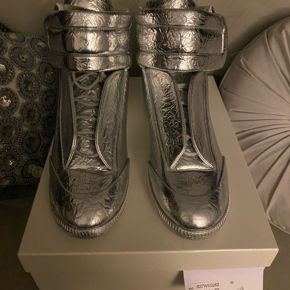 Brand new never worn size euro44.